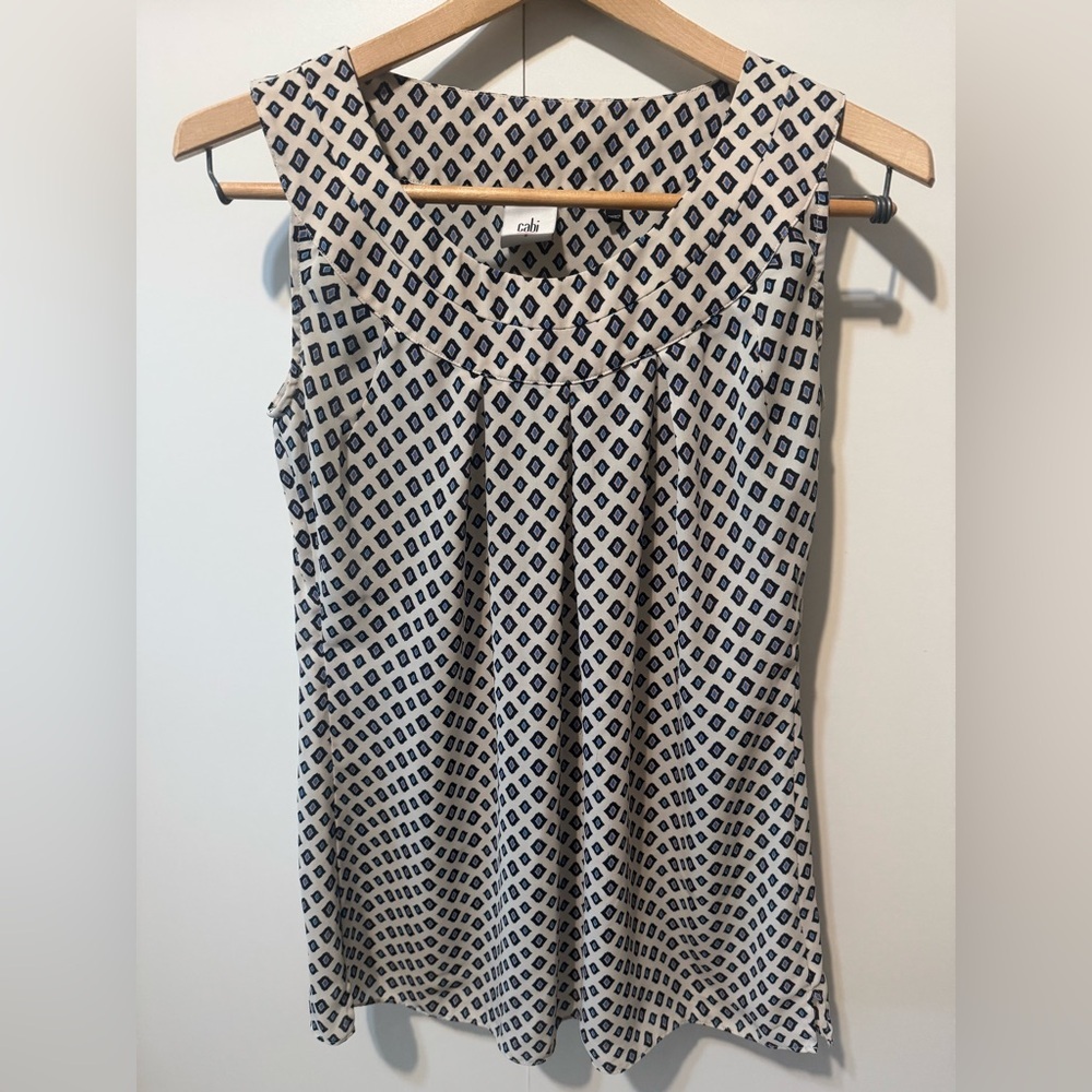 CAbi Cleo Top Blue Cream Sleeveless Blouse Geometric Print Womens Size S